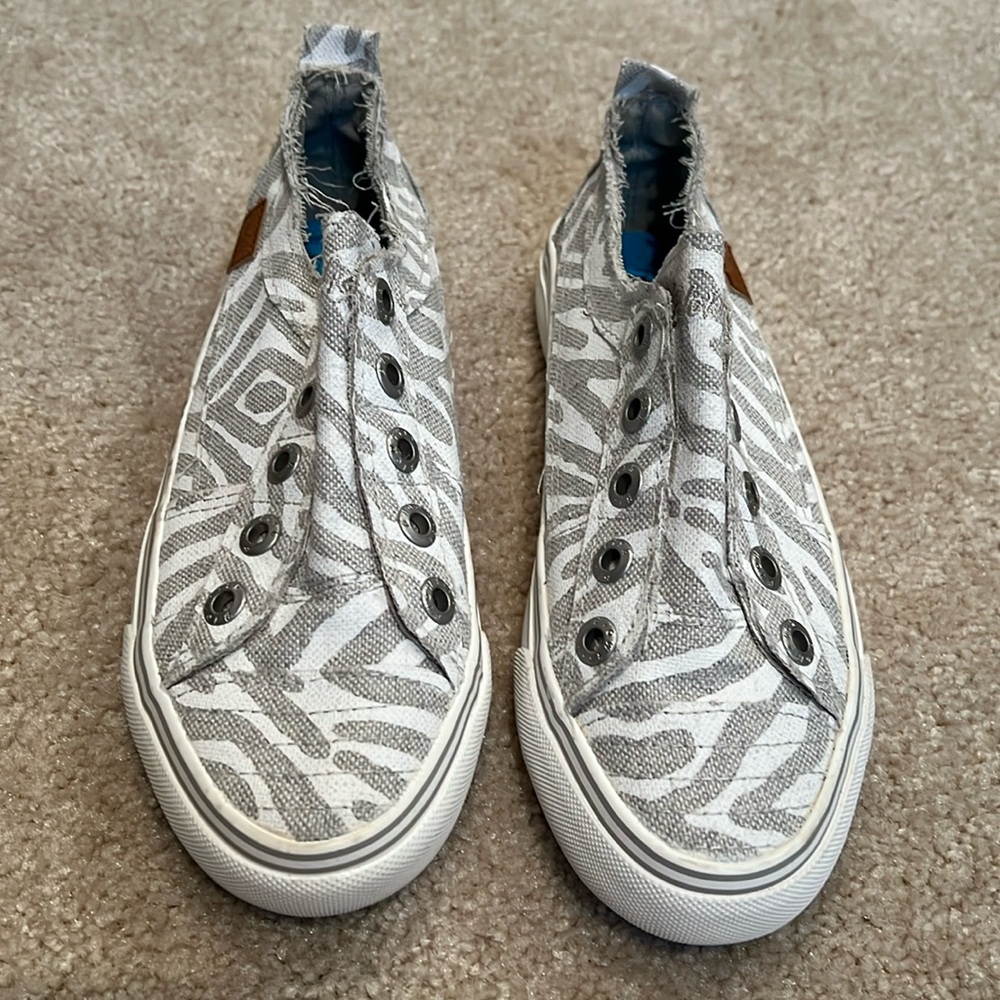 Blowfish grey zebra slip-on sneakers, size 6